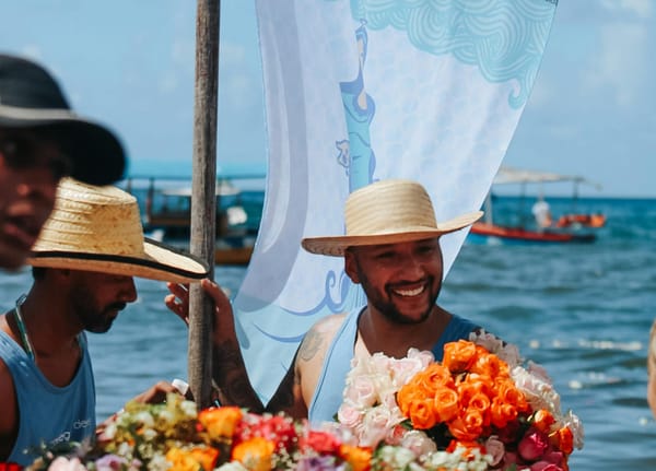 O oceano que o Brasil celebra no Ano Novo: a relação dos nossos rituais de passagem com a cultura oceânica